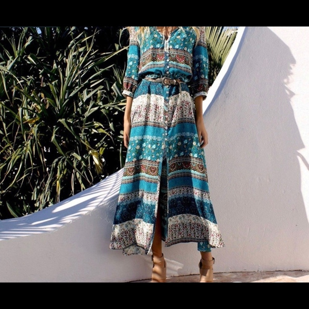 Chiffon maxi dress. Boho  v-neck floral print  MED